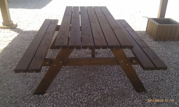 Mesa picnic en madera