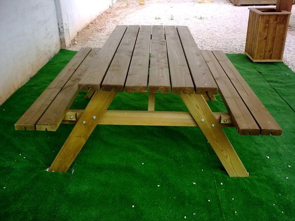 Mesa picnic en madera
