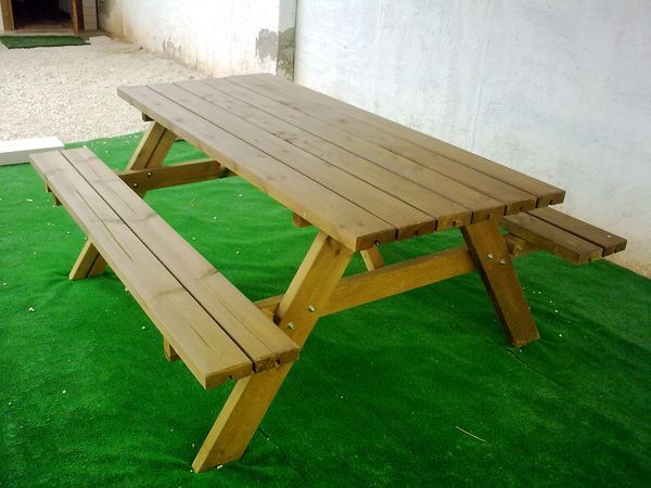 Mesa picnic en madera